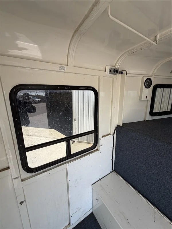 1996 Travalong 4 Horse side tack Horse Trailers