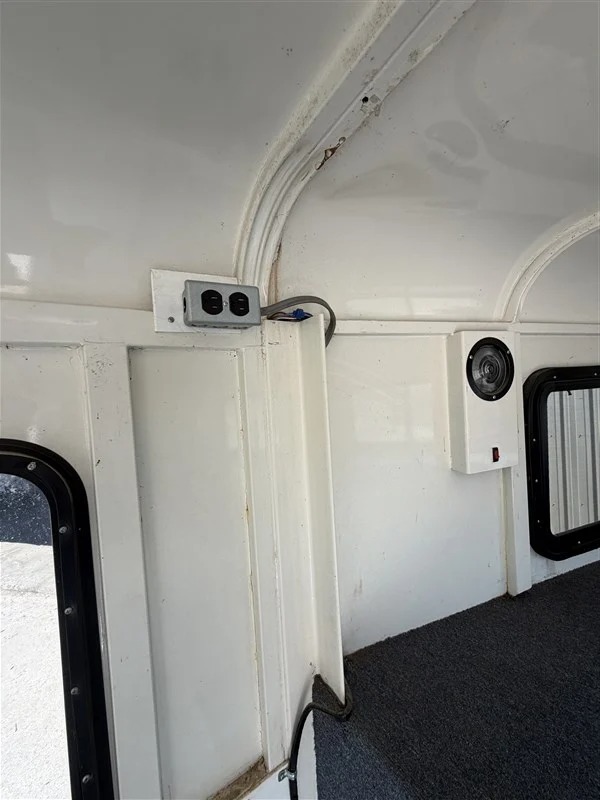 1996 Travalong 4 Horse side tack Horse Trailers