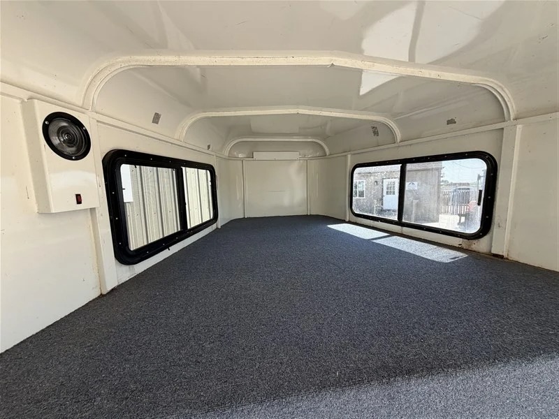 1996 Travalong 4 Horse side tack Horse Trailers