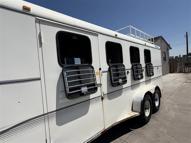 1996 Travalong 4 Horse side tack Horse Trailers
