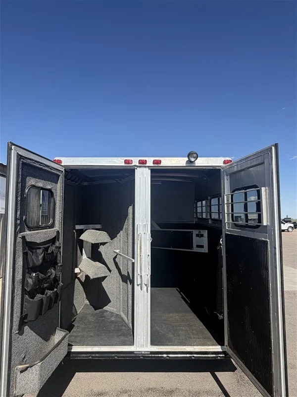 2000 4 Star Trailers 2 Horse Weekend Package Living Quarters