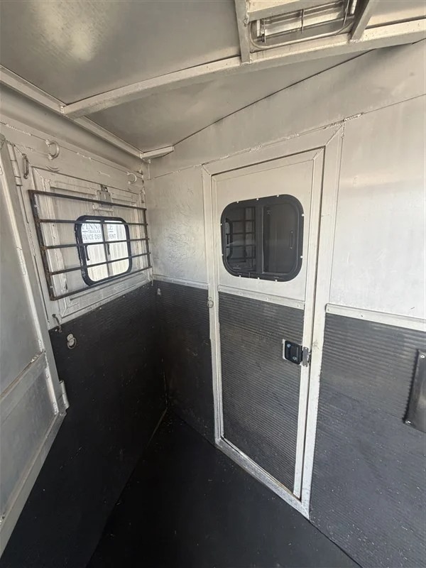 2000 4 Star Trailers 2 Horse Weekend Package Living Quarters