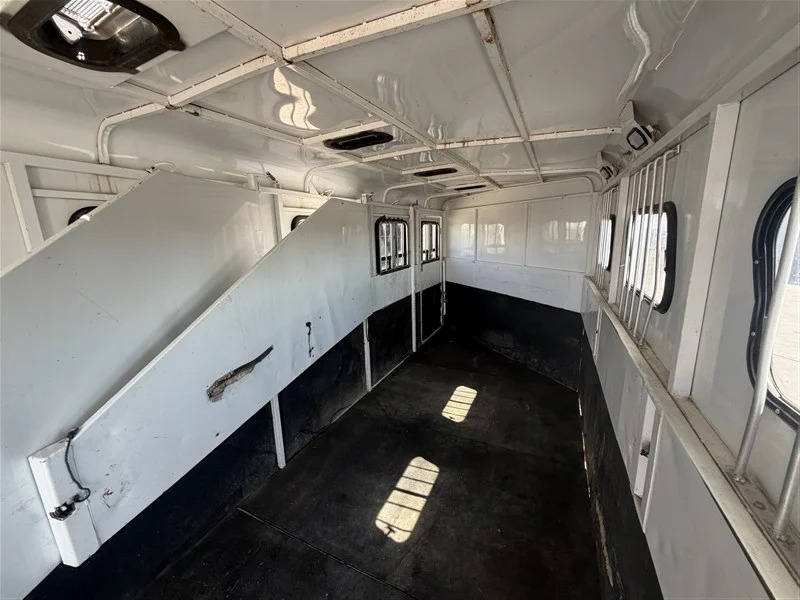 2000 Trails West 4 Horse mid tack Horse Trailers