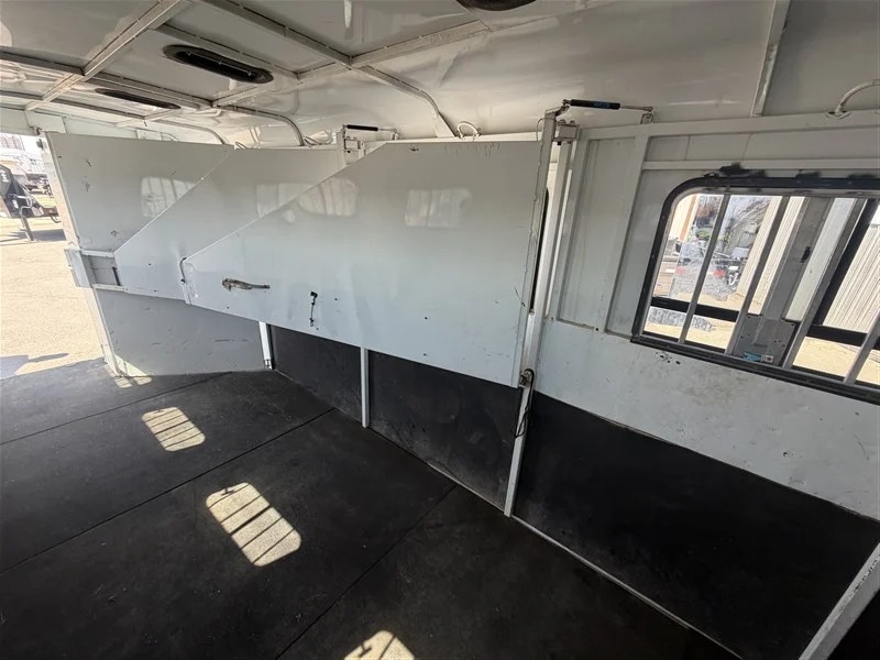 2000 Trails West 4 Horse mid tack Horse Trailers