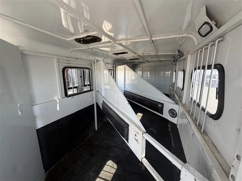 2000 Trails West 4 Horse mid tack Horse Trailers
