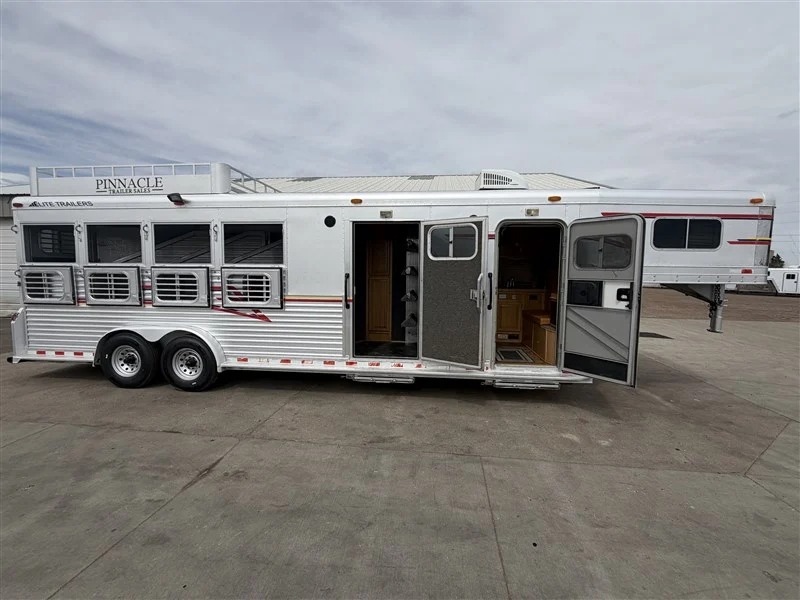 2004 Elite Trailers 4 Horse 8' LQ Side Tack Living Quarters