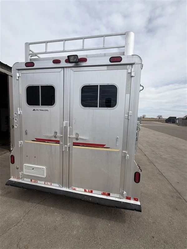 2004 Elite Trailers 4 Horse 8' LQ Side Tack Living Quarters