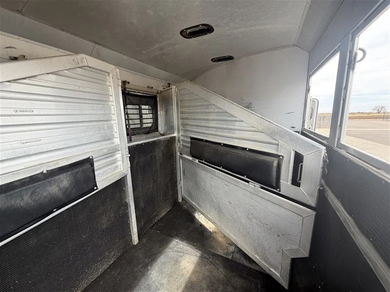 2004 Elite Trailers 4 Horse 8' LQ Side Tack Living Quarters