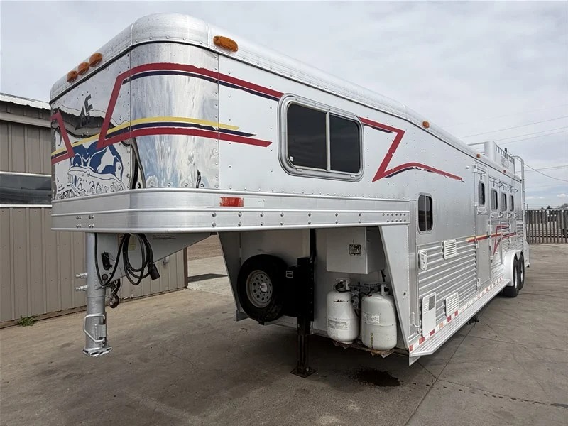 2004 Elite Trailers 4 Horse 8' LQ Side Tack Living Quarters