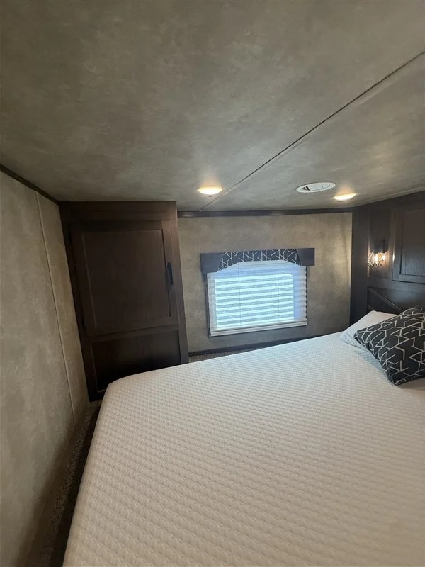 2025 Lakota 5 Horse Infinity Living Quarters