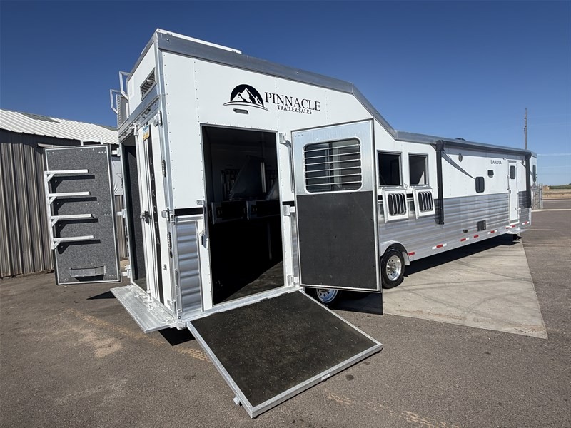 2025 Lakota 5 Horse Infinity Living Quarters