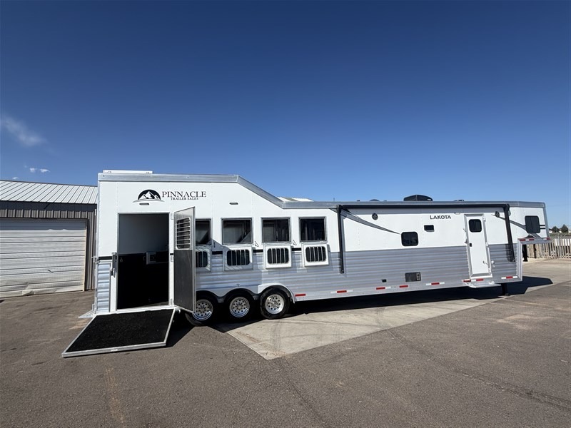 2025 Lakota 5 Horse Infinity Living Quarters