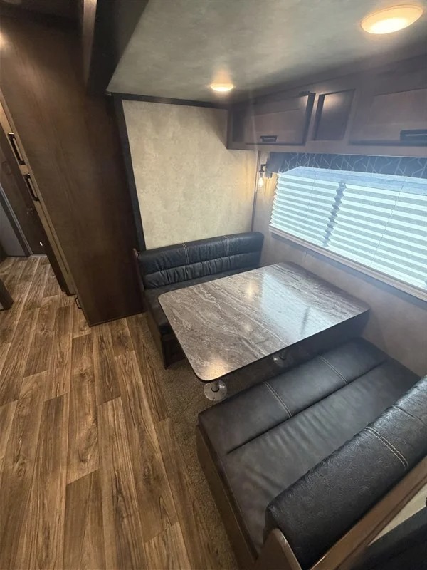 2025 Lakota 5 Horse Infinity Living Quarters