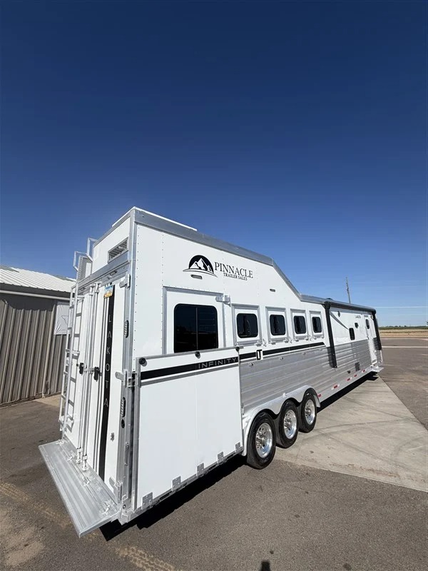 2025 Lakota 5 Horse Infinity Living Quarters