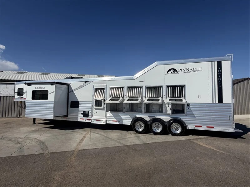 2025 Lakota 5 Horse Infinity Living Quarters