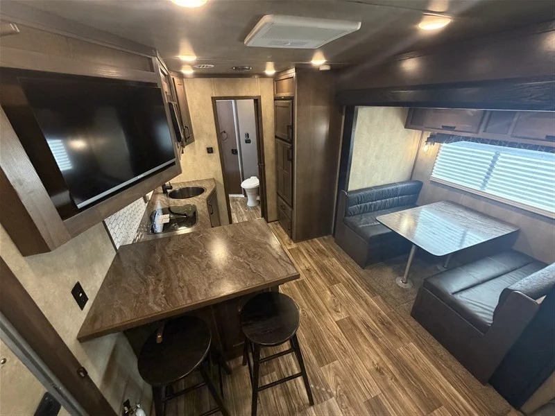 2025 Lakota 5 Horse Infinity Living Quarters