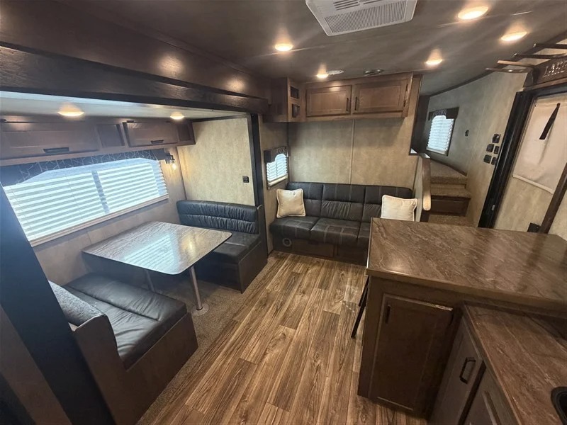 2025 Lakota 5 Horse Infinity Living Quarters