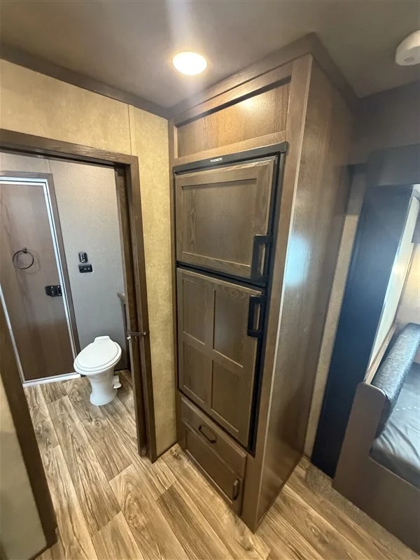 2025 Lakota 5 Horse Infinity Living Quarters