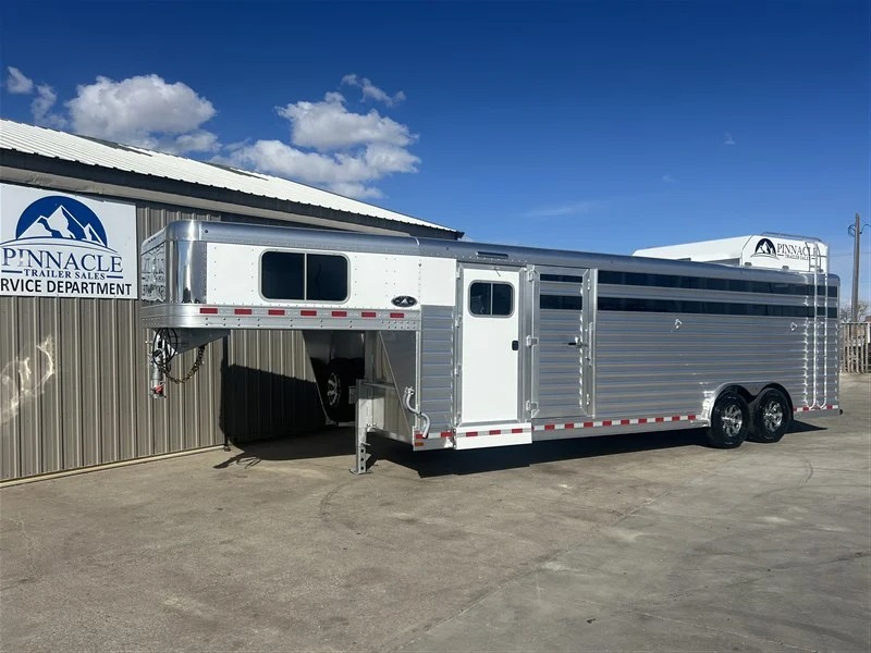 2026 Elite Trailers 5 Horse Trainer Tack Horse Trailers