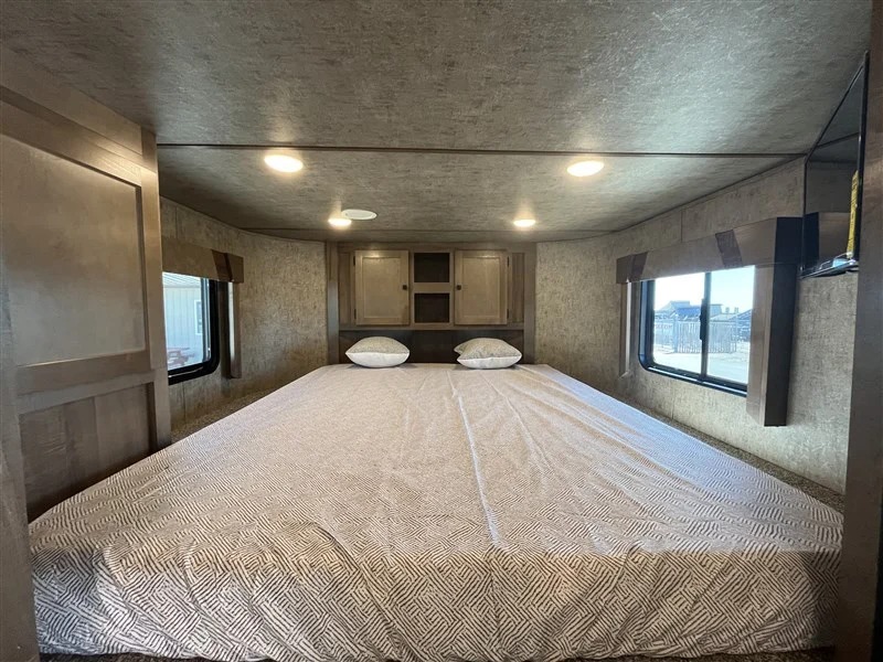 2027 Lakota 14β Stock W/11β Shortwall Living Quarters