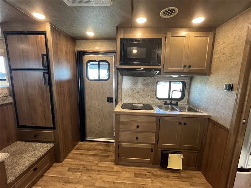 2027 Lakota 14β Stock W/11β Shortwall Living Quarters