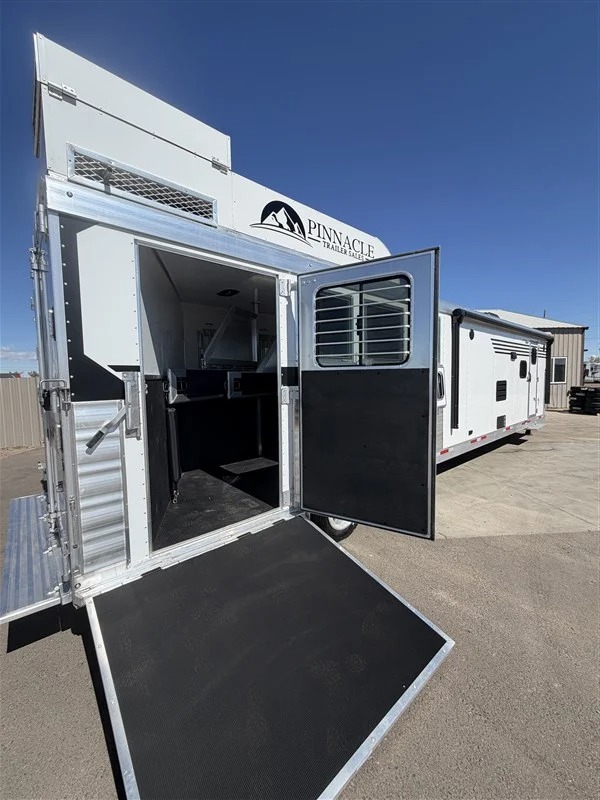 2027 Lakota Charger 4H w/16' Shortwall Living Quarters