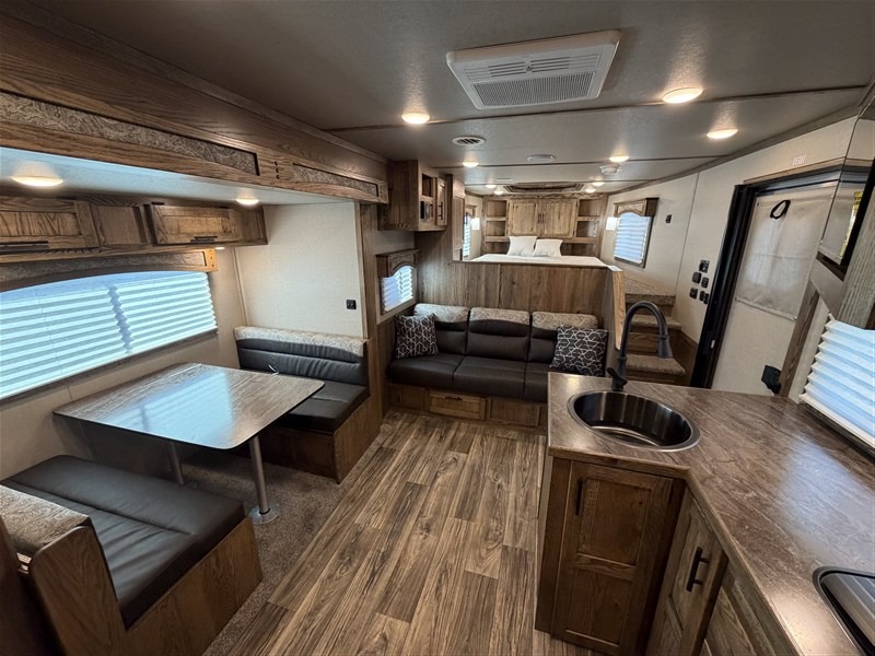 2027 Lakota Charger 4H w/16' Shortwall Living Quarters