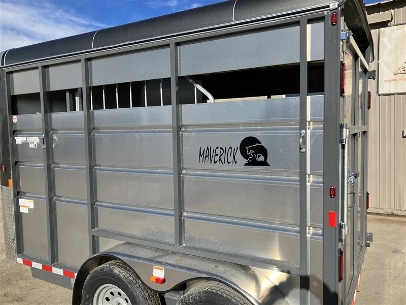 2027 Maverick 2H Slant w/Swinging Tack Wall Horse Trailers
