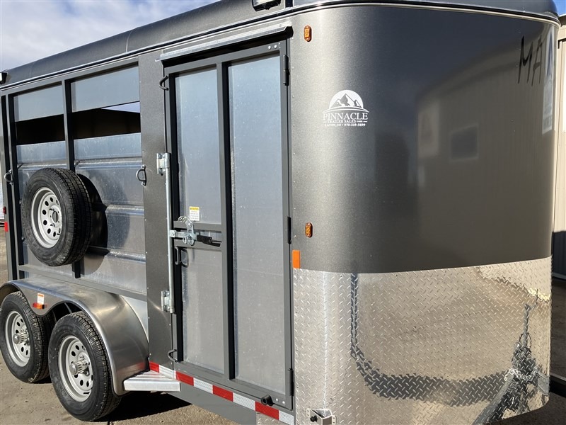 2027 Maverick 2H Slant w/Swinging Tack Wall Horse Trailers