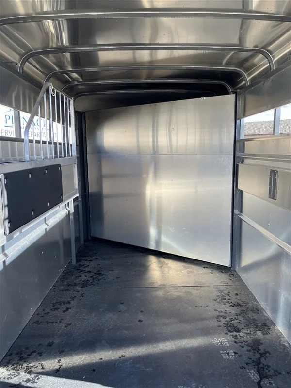 2027 Maverick 2H Slant w/Swinging Tack Wall Horse Trailers