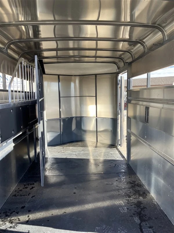 2027 Maverick 2H Slant w/Swinging Tack Wall Horse Trailers