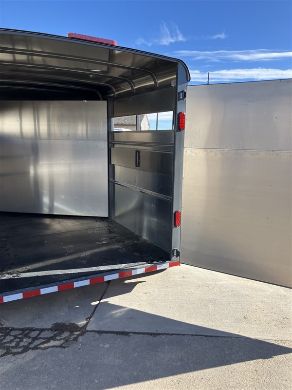 2027 Maverick 2H Slant w/Swinging Tack Wall Horse Trailers