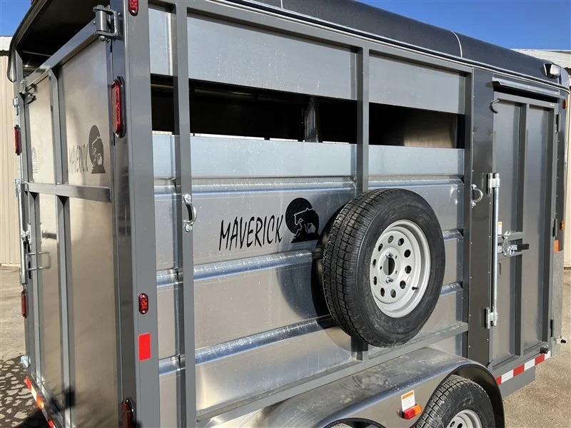 2027 Maverick 2H Slant w/Swinging Tack Wall Horse Trailers