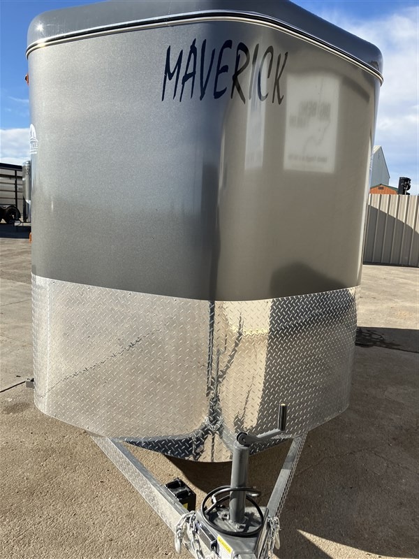 2027 Maverick 2H Slant w/Swinging Tack Wall Horse Trailers