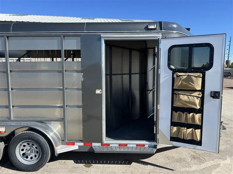 2027 Maverick 3 Horse Slant Horse Trailers