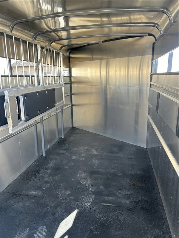 2027 Maverick 3 Horse Slant Horse Trailers