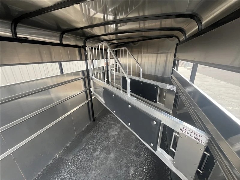 2027 Maverick 3 Horse Slant Horse Trailers