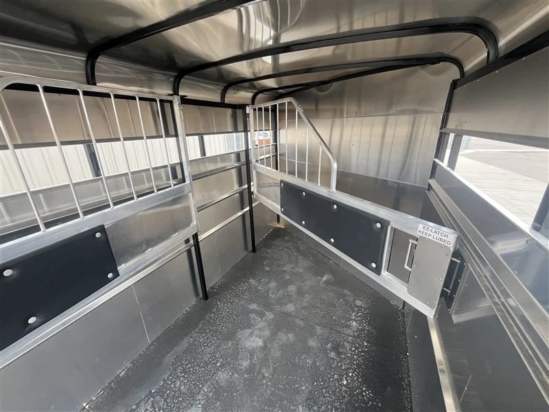 2027 Maverick 3 Horse Slant Horse Trailers