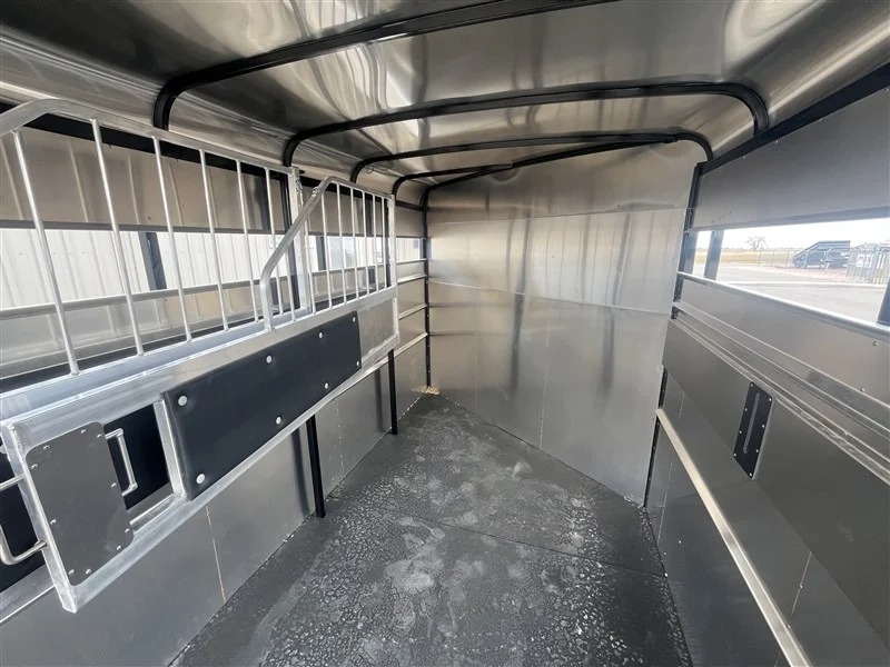 2027 Maverick 3 Horse Slant Horse Trailers