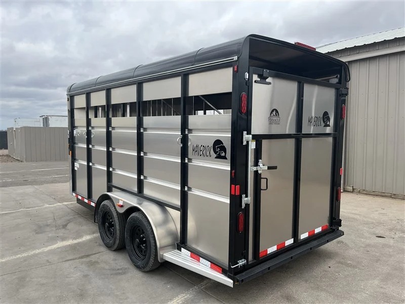 2027 Maverick 3 Horse Slant Horse Trailers