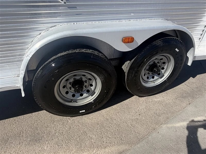 2000 4 Star Trailers 2 Horse Weekend Package Living Quarters