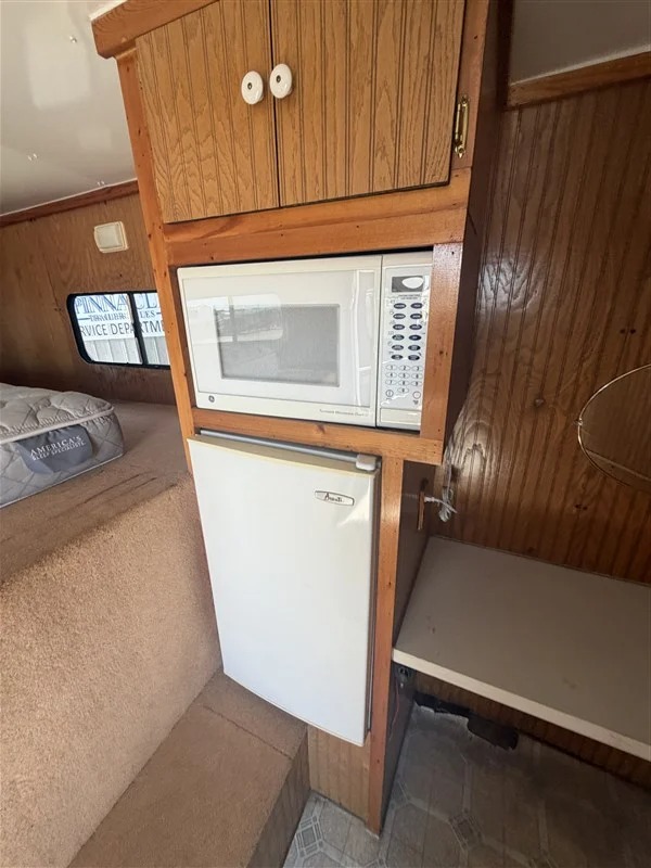 2000 4 Star Trailers 2 Horse Weekend Package Living Quarters