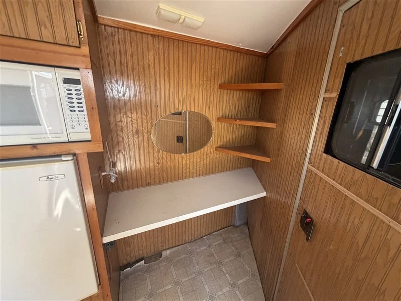 2000 4 Star Trailers 2 Horse Weekend Package Living Quarters