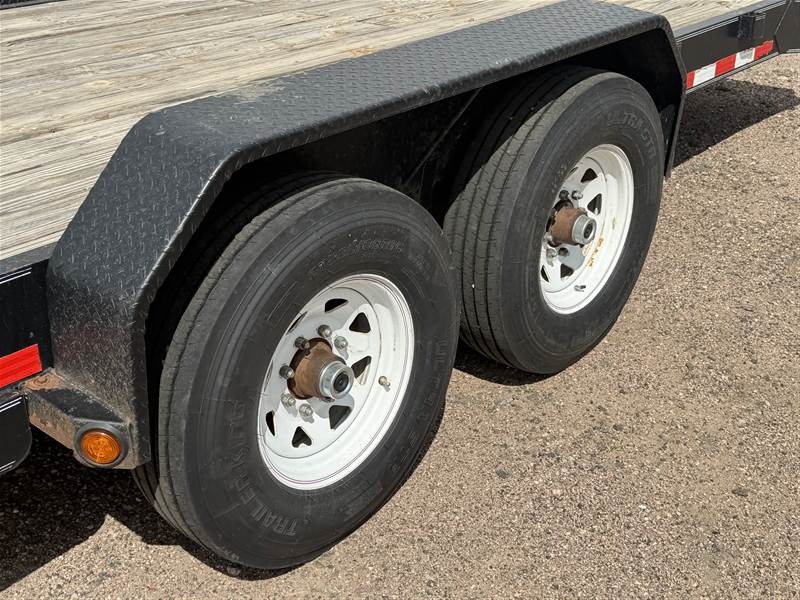 2006 PJ Trailers 24' Equipment Hauler Flatbed Trailers
