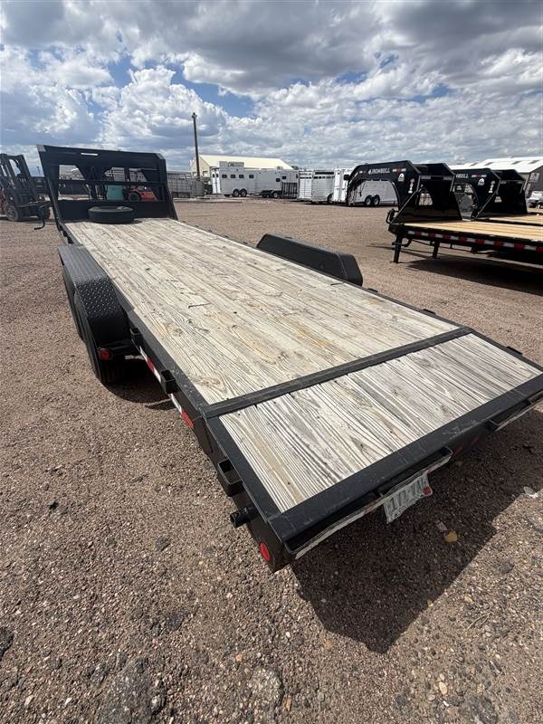 2006 PJ Trailers 24' Equipment Hauler Flatbed Trailers