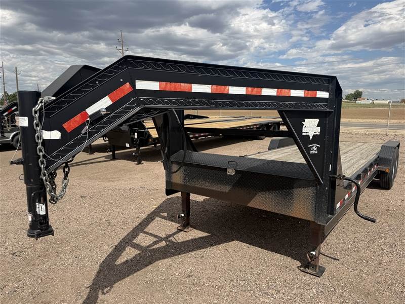 2006 PJ Trailers 24' Equipment Hauler Flatbed Trailers