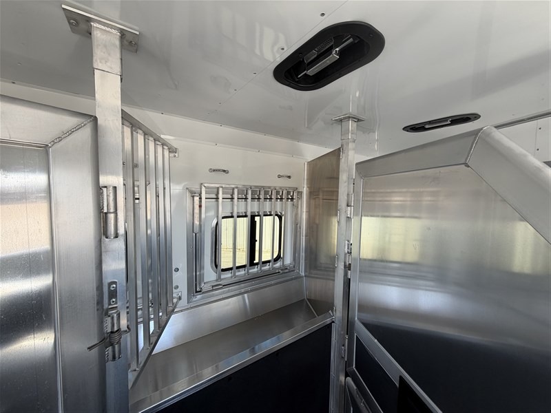 2027 Lakota Charger 4H w/16' Shortwall Living Quarters