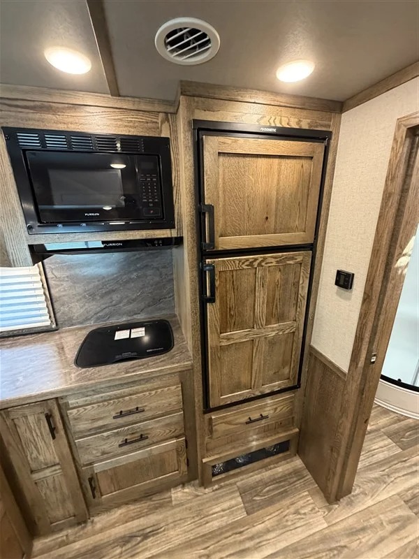 2027 Lakota Charger 4H w/16' Shortwall Living Quarters