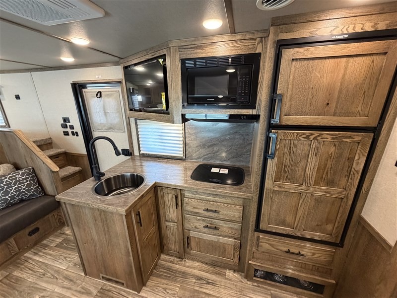 2027 Lakota Charger 4H w/16' Shortwall Living Quarters