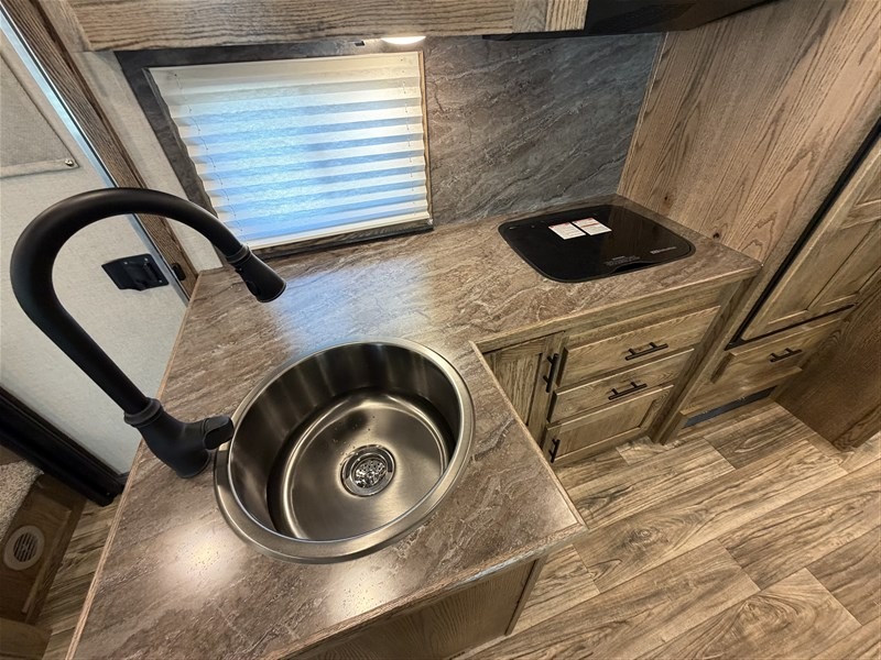 2027 Lakota Charger 4H w/16' Shortwall Living Quarters